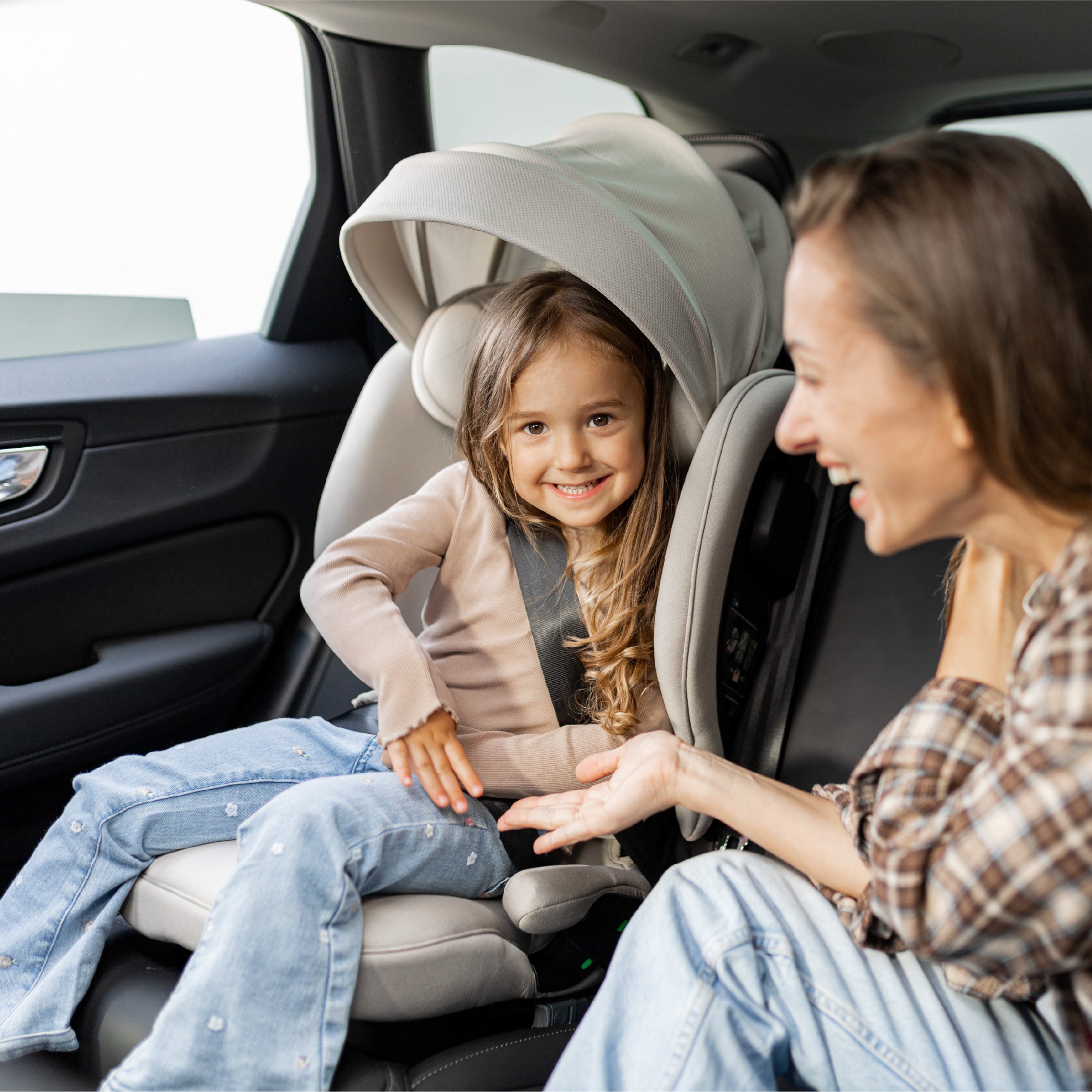 Detská autosedačka pre deti s výškou 100 – 150 cm Tulano Joy 55 Beige I-Size