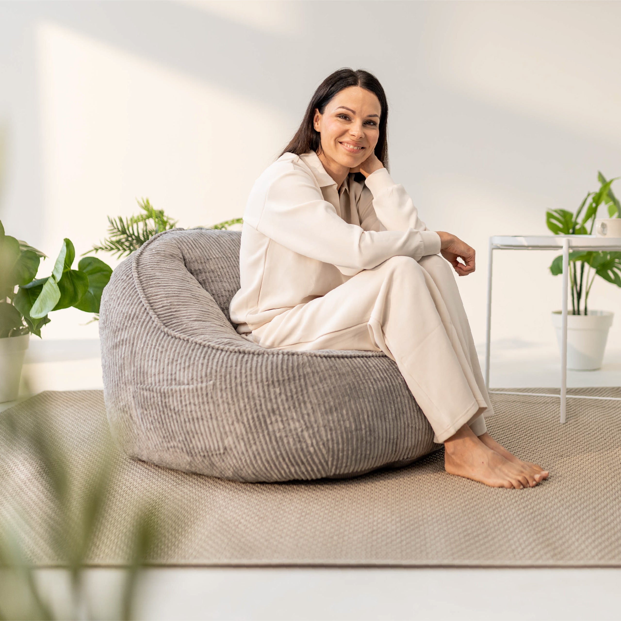 Manšestrové kreslo puf s operadlom Mark Adler Comfy 4.0 Grey