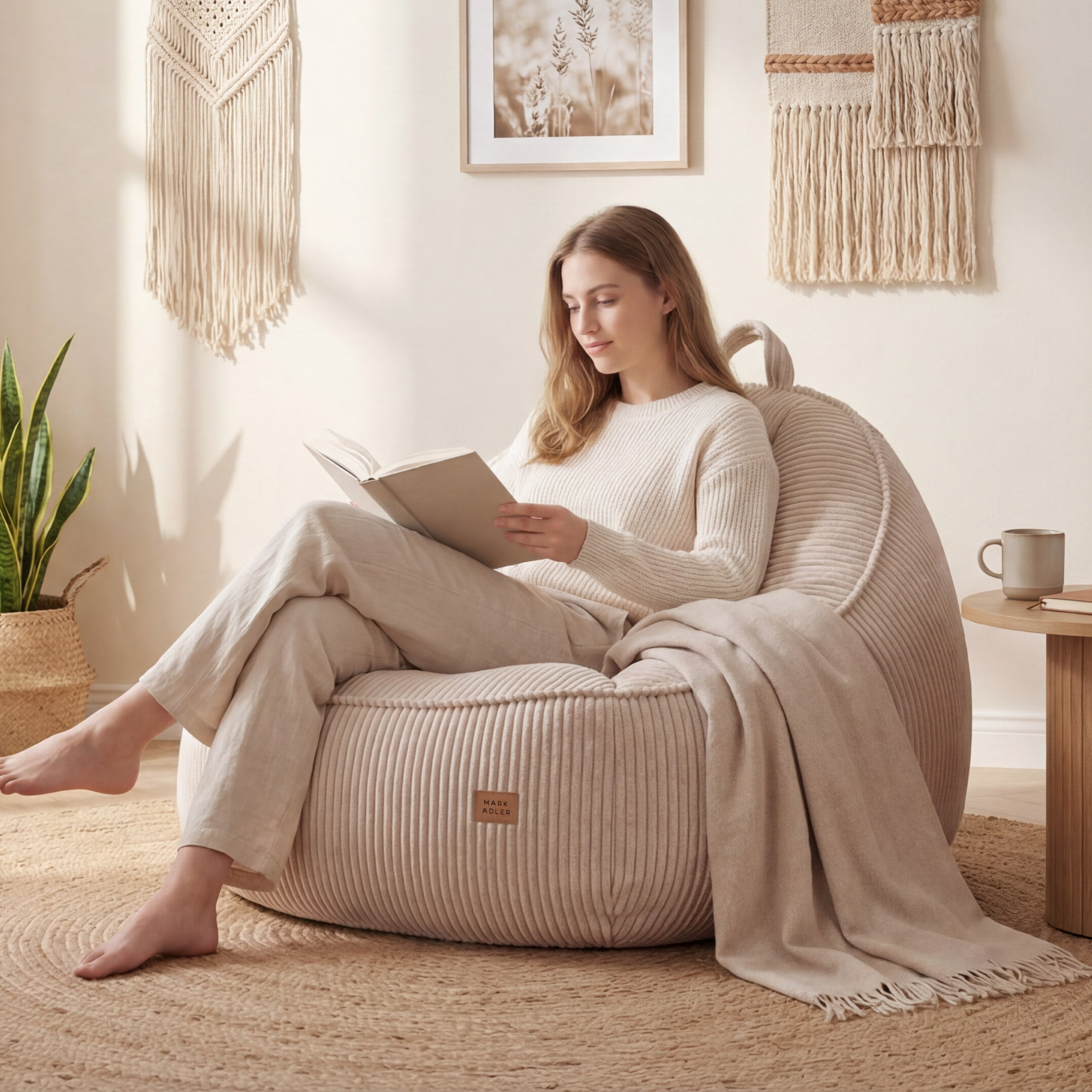 Manšestrové kreslo puf s operadlom Mark Adler Comfy 4.0 Begie