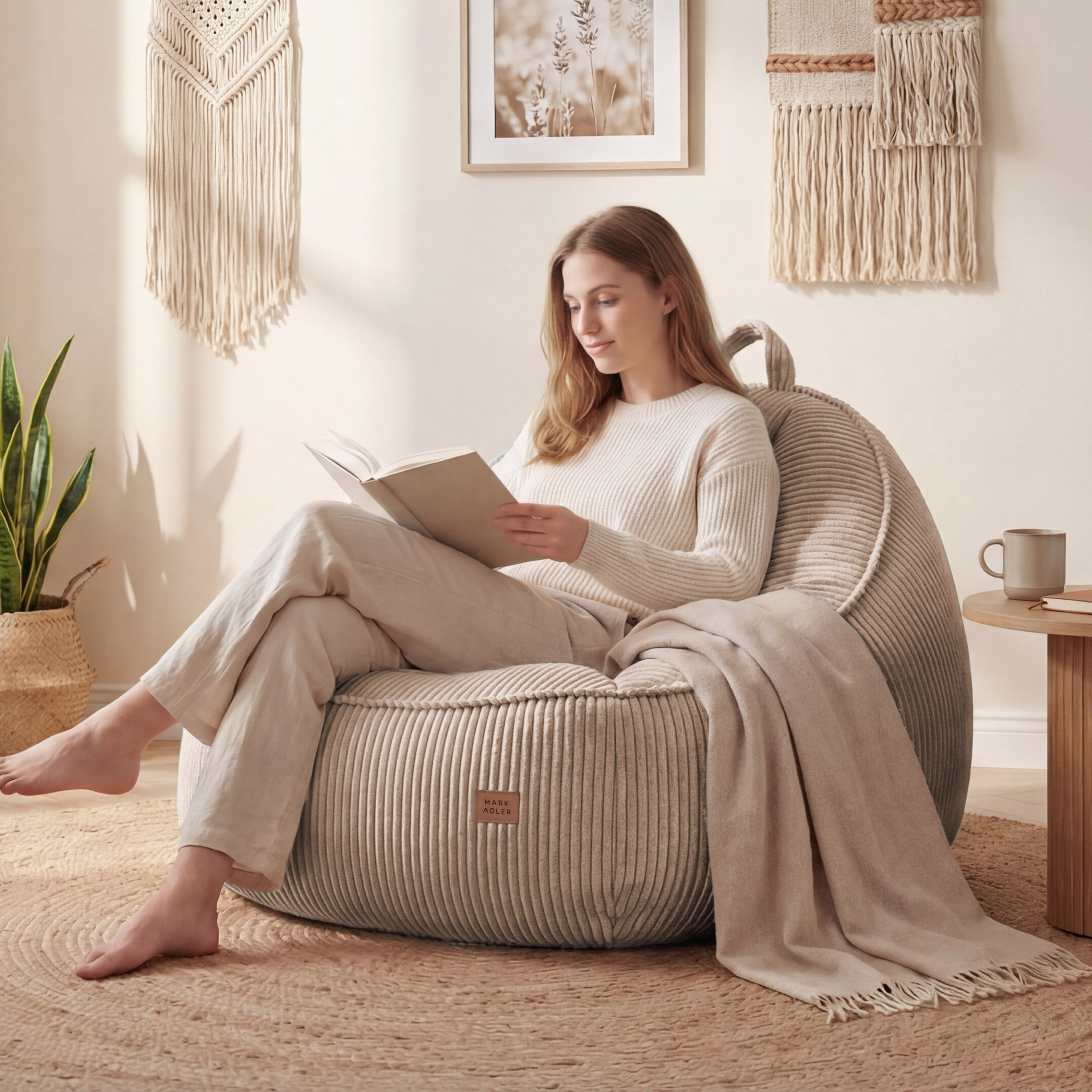 Manšestrové kreslo puf s operadlom Mark Adler Comfy 4.0 Taupe