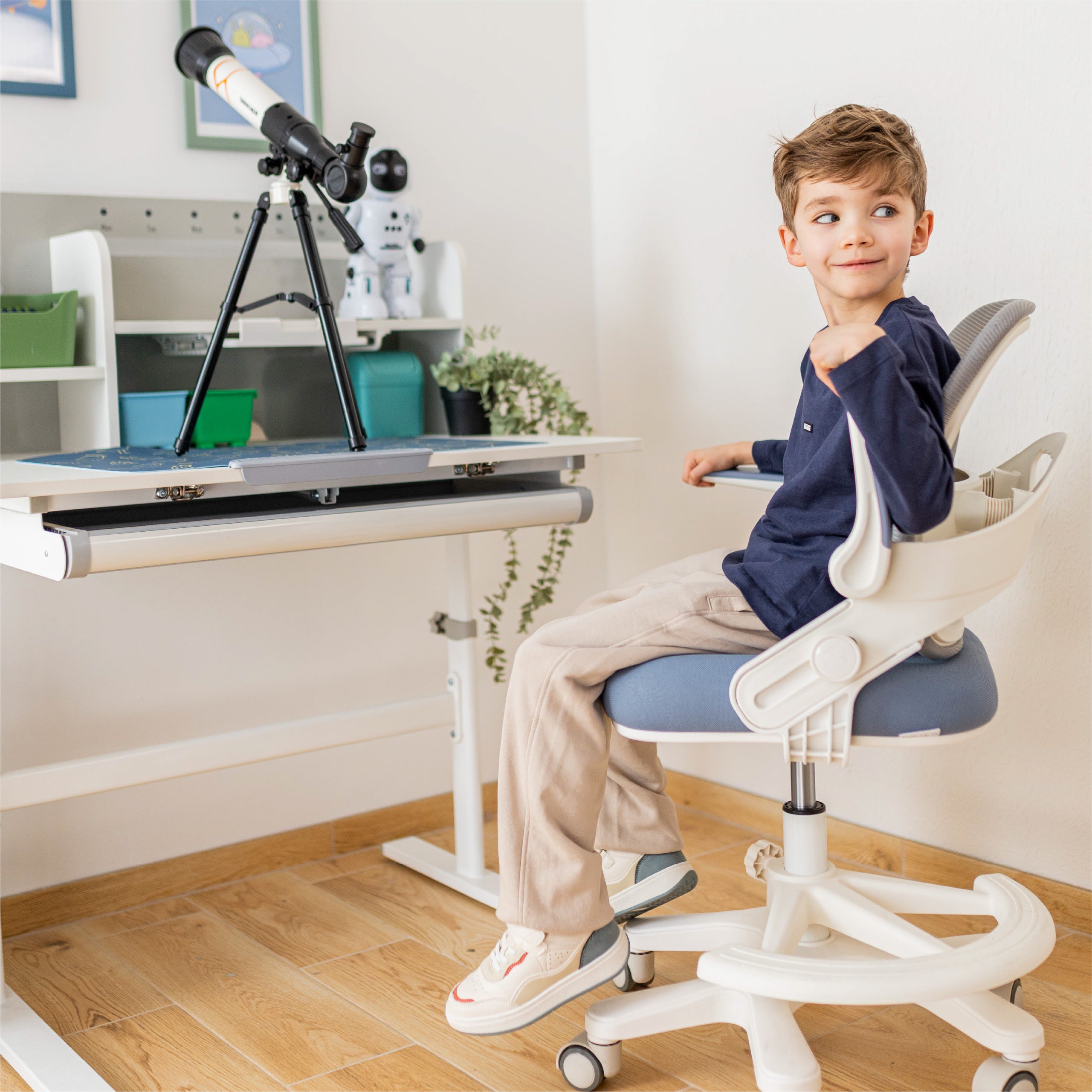 Detské kreslo k písacímu stolu Mark Adler Junior 4.3 modro-šedé