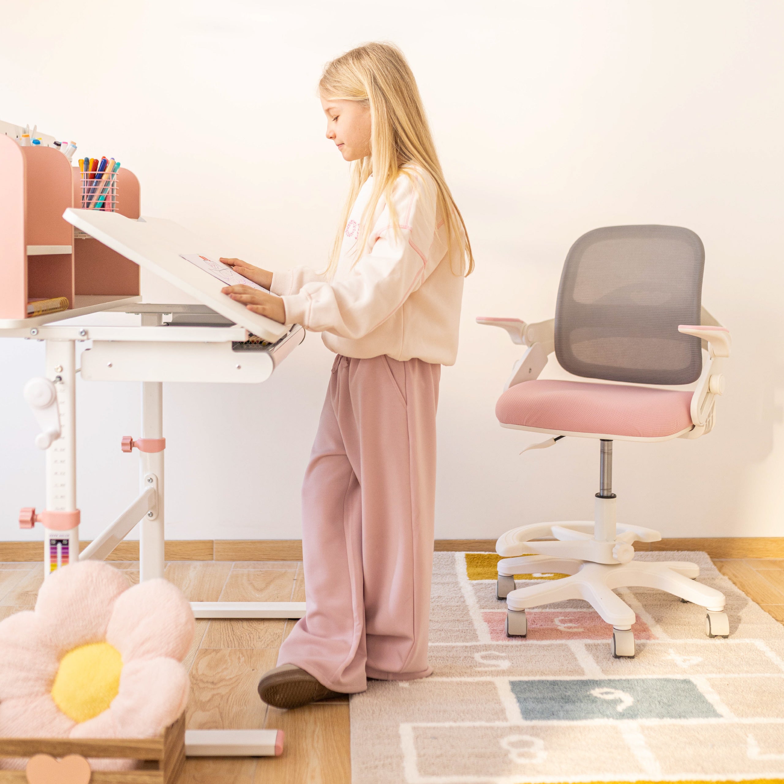 Ergonomický detský písací stôl Mark Adler Study 5.0 Pink 90 cm