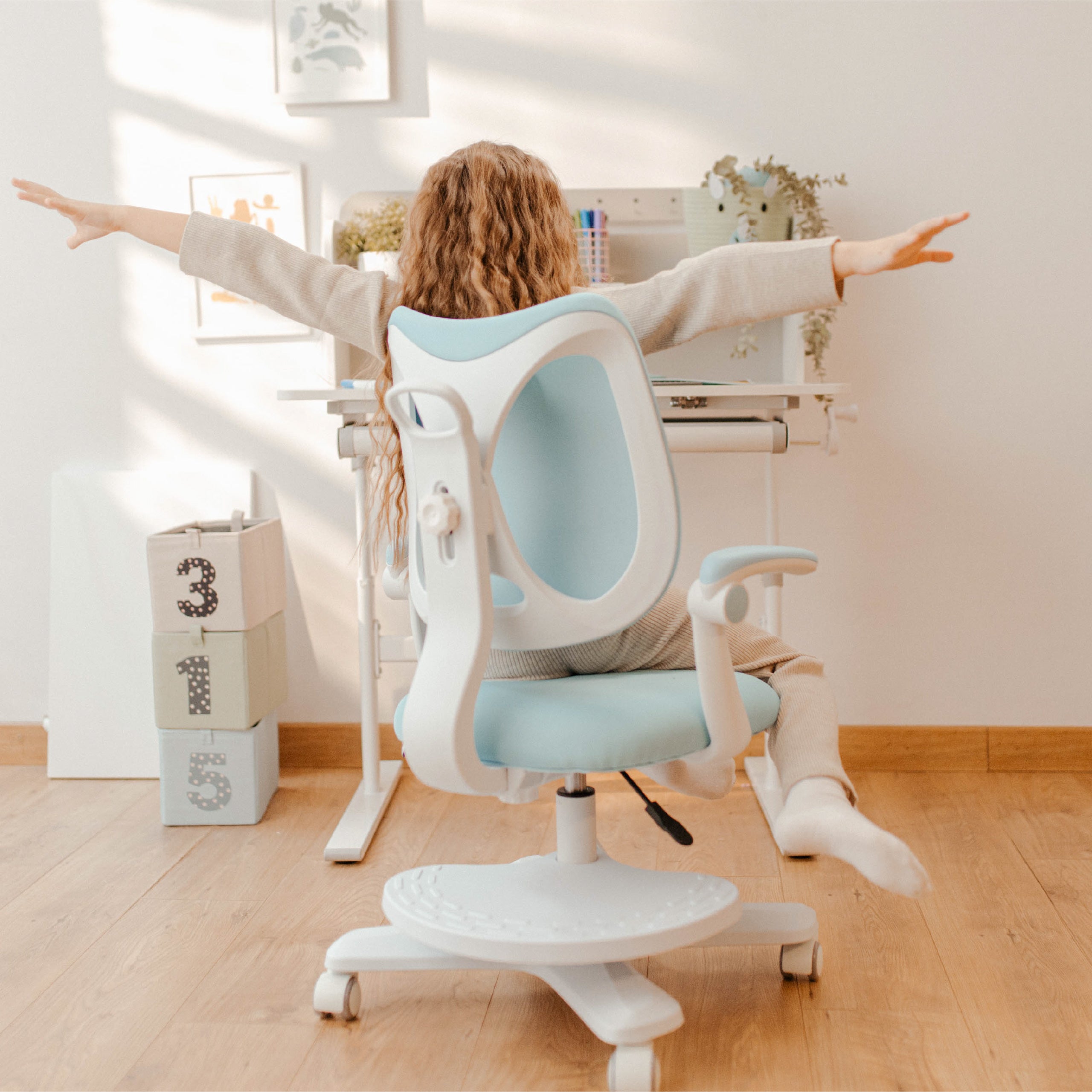 Ergonomické detské kreslo Mark Adler Junior 4.6 Blue