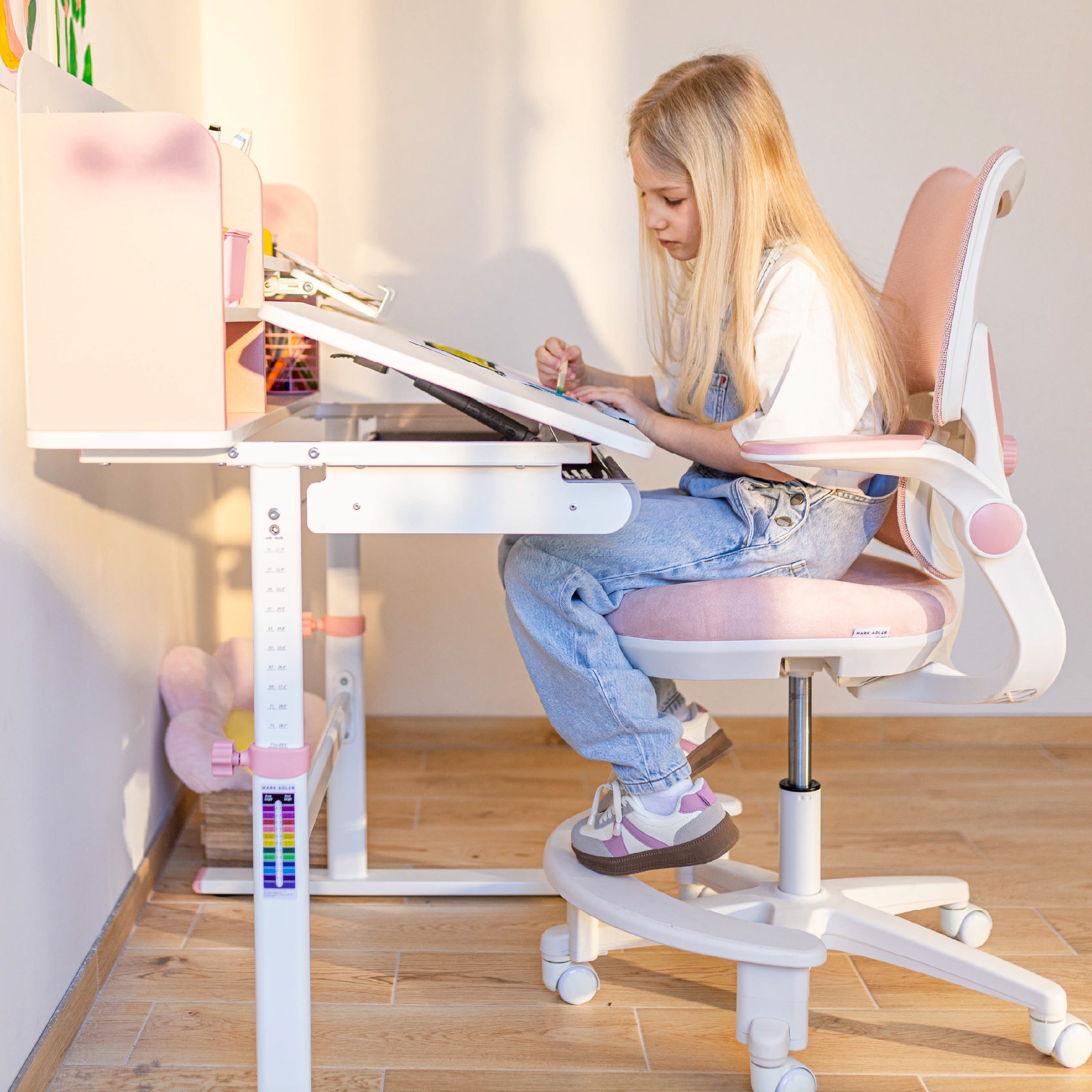 Detské kreslo k písacímu stolu Mark Adler Junior 5.7 Pink