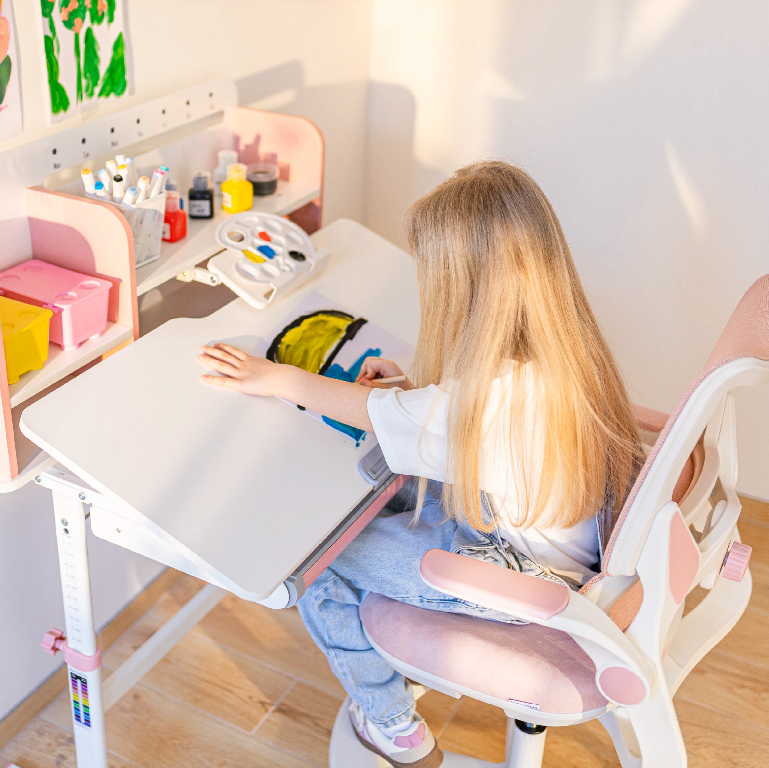 Ergonomický detský písací stôl Mark Adler Study 5.0 Pink 90 cm